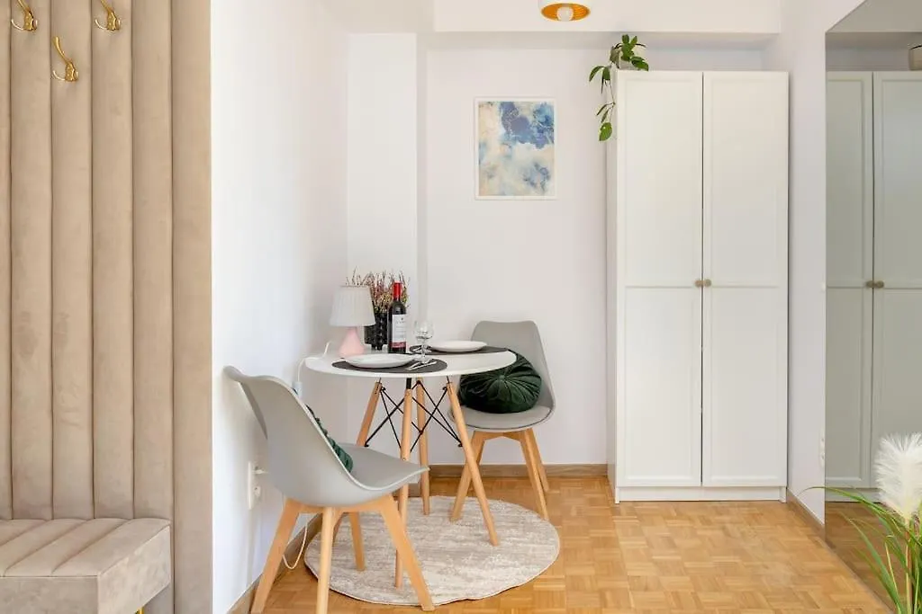 Ecru Inflancka Modern Apartment With Balcony Wwa47 Warschau